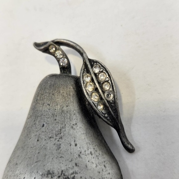Pewter Rhinestone Pear Fruit Brooch Pin Silver Tone Food Costume Jewelry Vintage - Picture 2 of 6